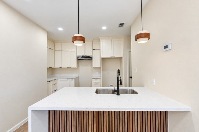 1014 W Escondido Ln