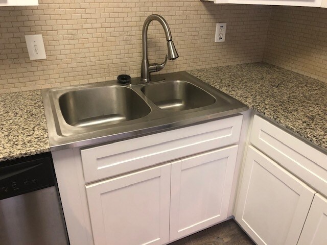 Kitchen Granite Countertop - 1602 Oriole Ln Unit 1602 Oriole Lane