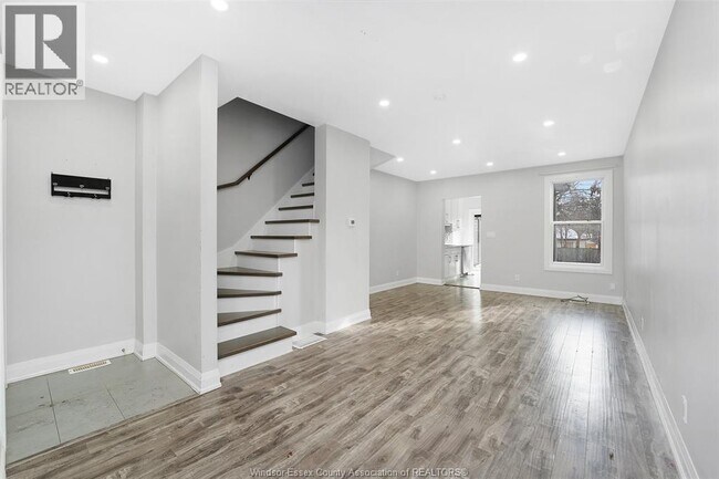 Photo - 1657 Martindale St