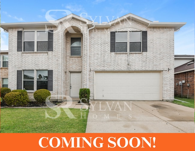 Building Photo - Large 4BR colonial with attached garage