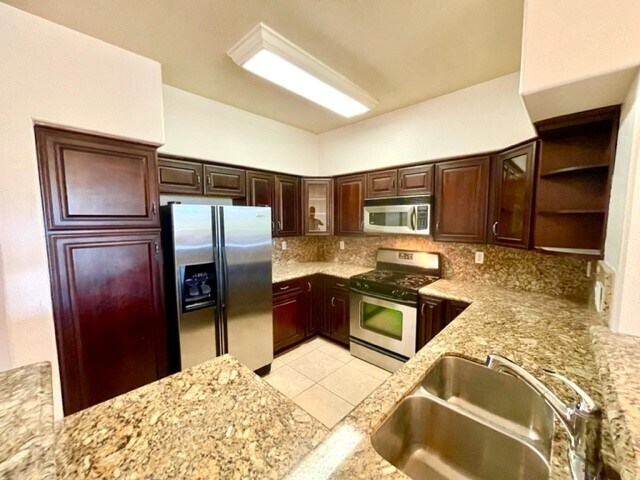 12372 Carmel Country Rd Unidad F203