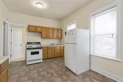 Building Photo - 7556 S Champlain Ave Unit 201