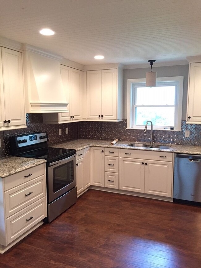 Photo - 1218 W White Oak Dr
