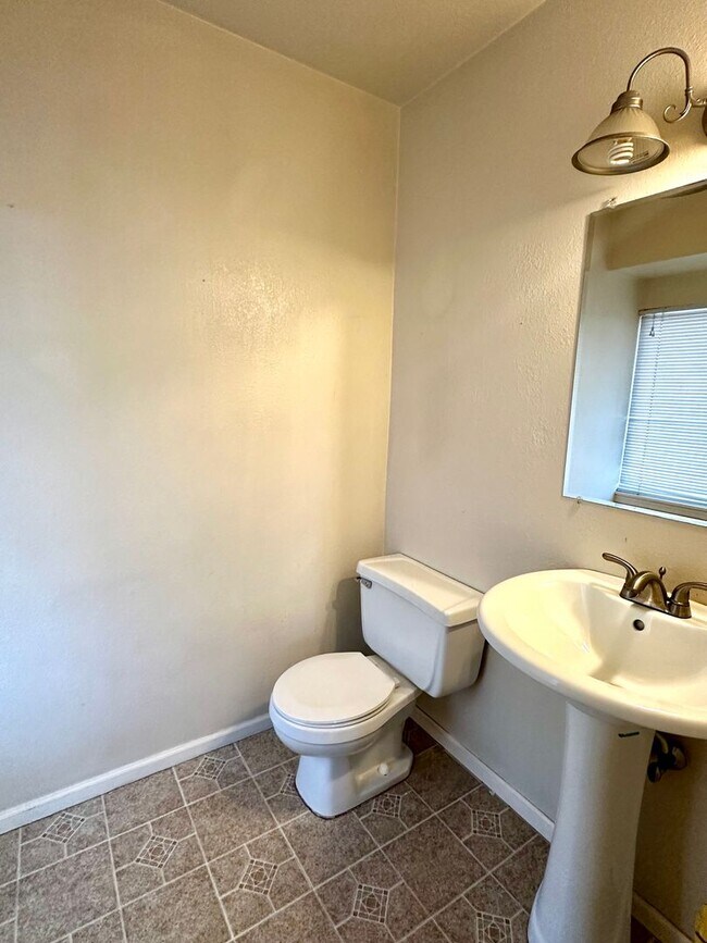 Photo - 2 Bedroom, 1 1/2 Half Bath, End Unit Townh...