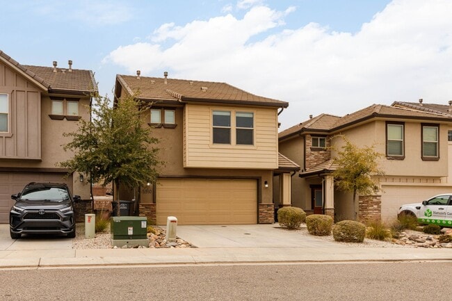 Photo - Beautiful Desert Canyon 4 Bedroom / 2.5 Bathroom / 2 Car Garage available NOW
