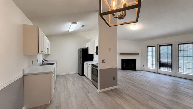 Photo - 907 Pelham Square Way