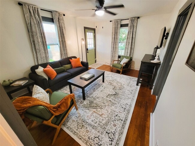 Photo - 5011 Avenue Q