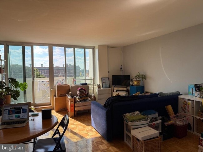 Building Photo - 604 S Washington Square Unit 509