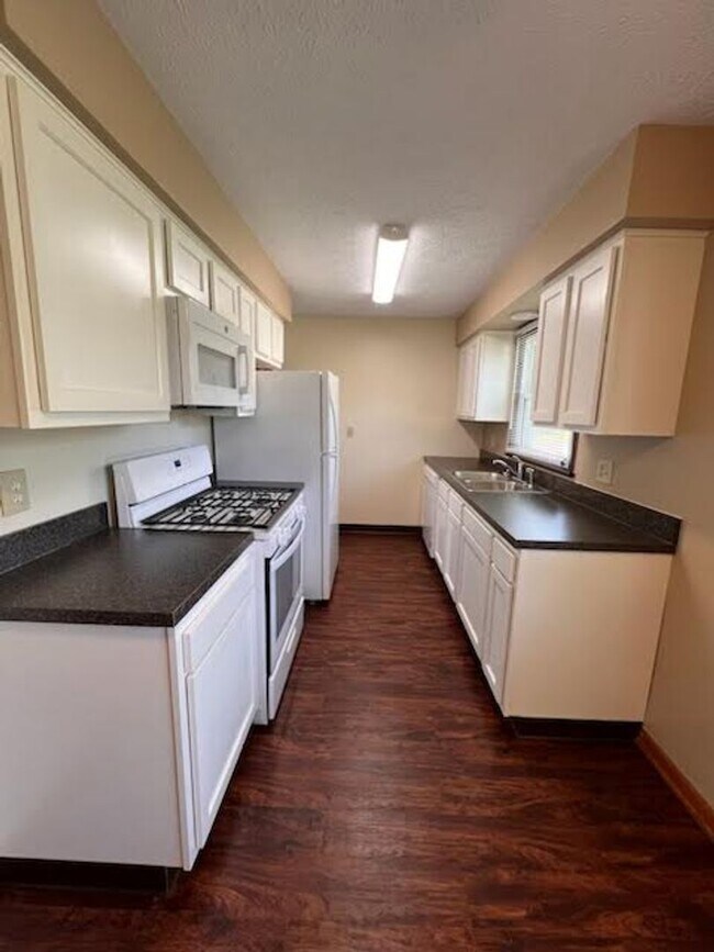 Photo - 1622 Shannon Rd