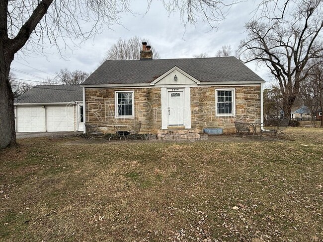 Building Photo - 1340 E 55th St