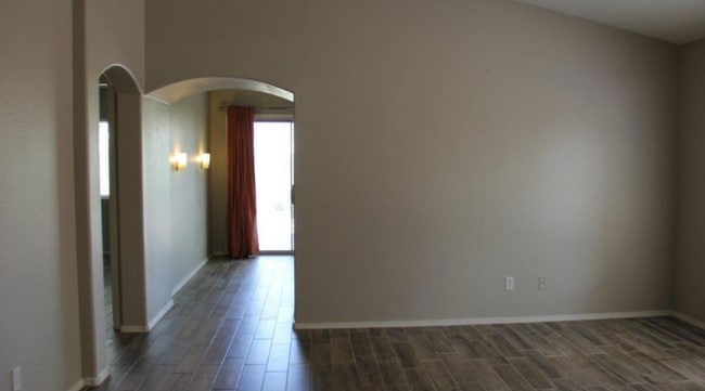 22660 W Adams Dr