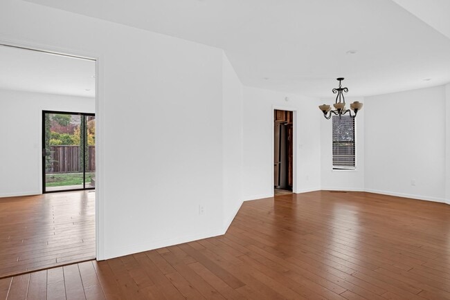 Photo - 100 Lippizan Dr House