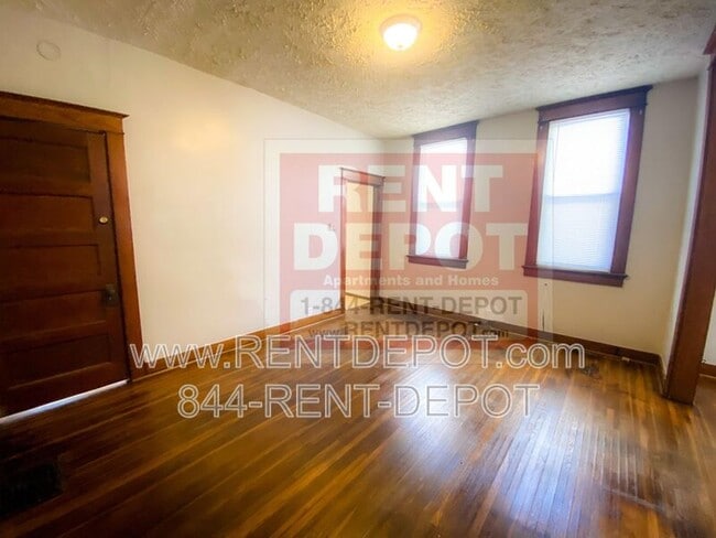 Photo - 1731 S Kerth Ave