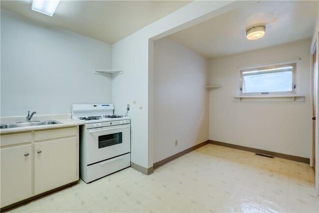 Photo - 2233 Clifford Ave Unidad 2