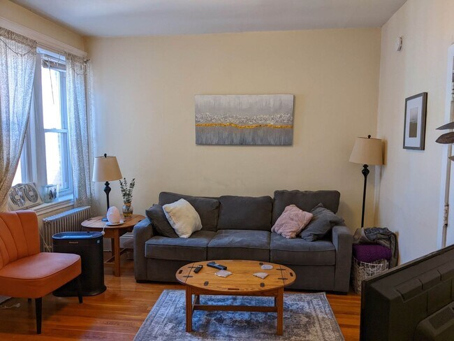 Photo - Amazing 3 bed in Coolidge Corner...