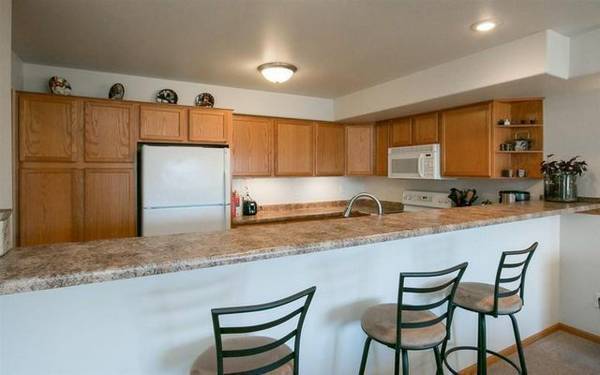 Photo - Beautiful 3 bedroom, 2.5 bathroom Townhouse Condo
