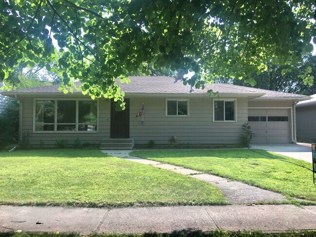 4 Bedroom, 2 Bath House in Moorhead! - 4 Bedroom, 2 Bath House in Moorhead!