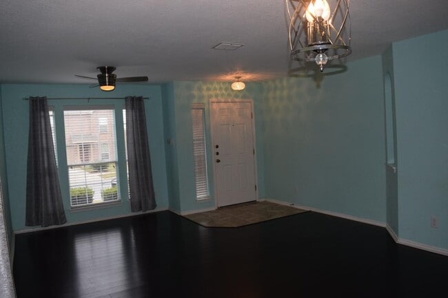 Photo - 333 Diana Dr