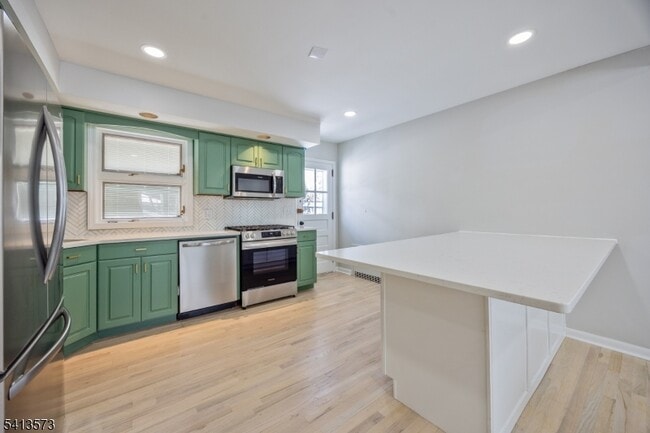 Photo - 252 Knickerbocker Rd