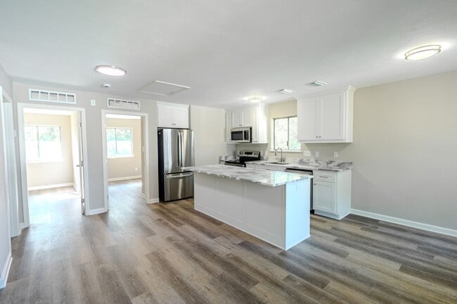 Photo - Renovated 2 bed/ 1 bath! Unidad 12