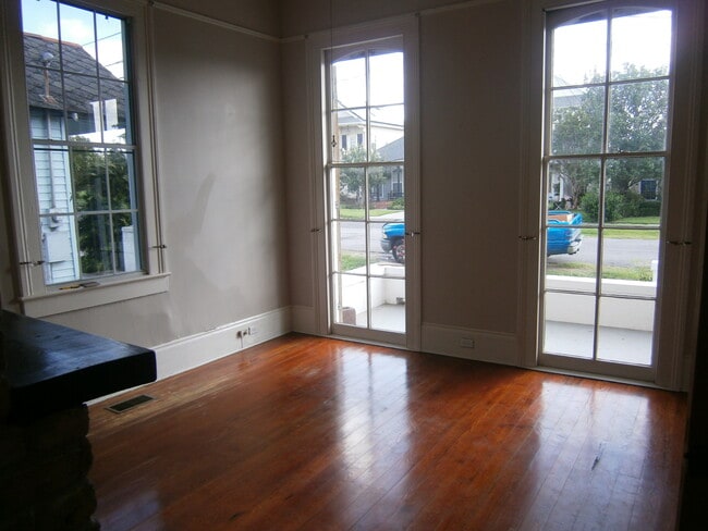 Photo - 220 Amelia St