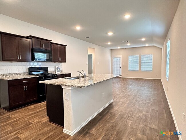 Photo - 101 Calgary Ln