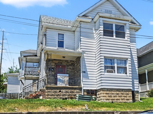 Building Photo - 1403 N Sumner Ave