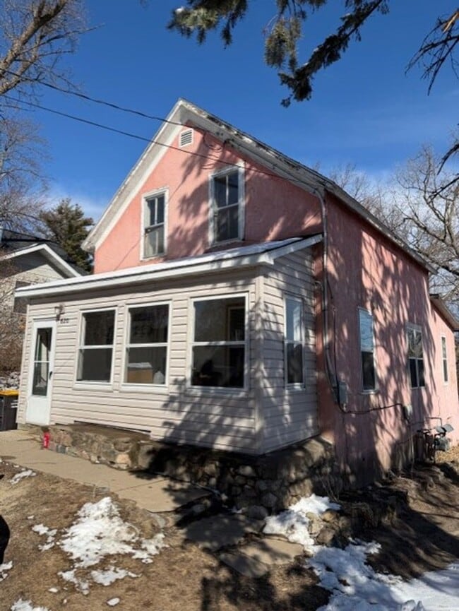 Building Photo - 620 N 10th St Unit 620 1/2 N 10th St