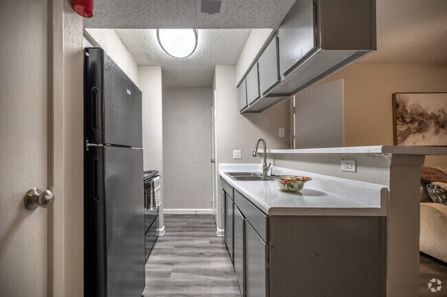 1BR, 1BA - 830SF - Kitchen