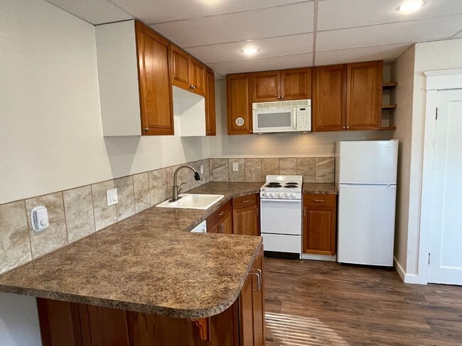 Kitchen - 647 N Morton St Unit Studio