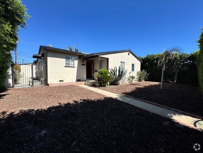Building Photo - A beautiful  home in North Hollywood is no...