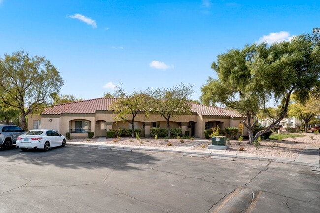 Photo - "Chic 3-Bed Townhouse with Granite Countertops on West Flamingo Road, Las Vegas!" Unit 1053