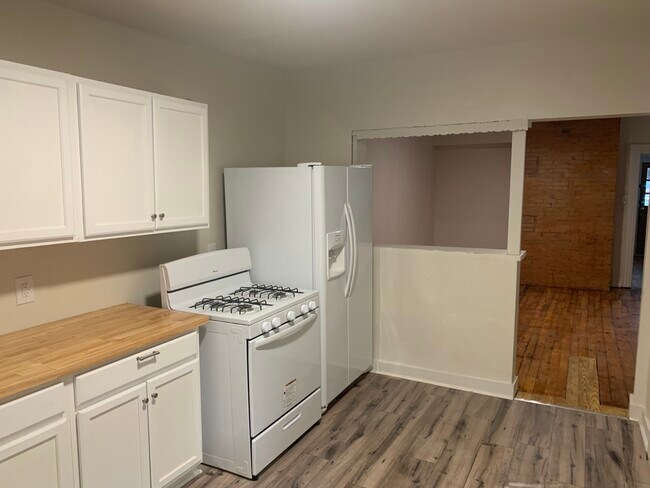 Photo - 318 W 8th Ave