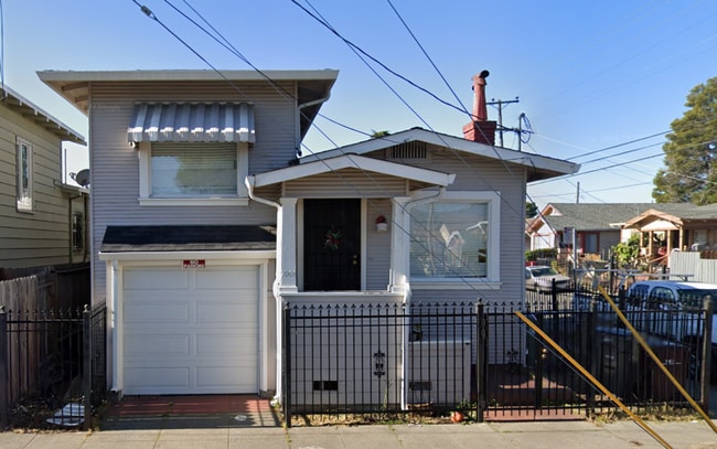 Building Photo - 2 Bed 1 Bath House in Oakland - Coming soo...