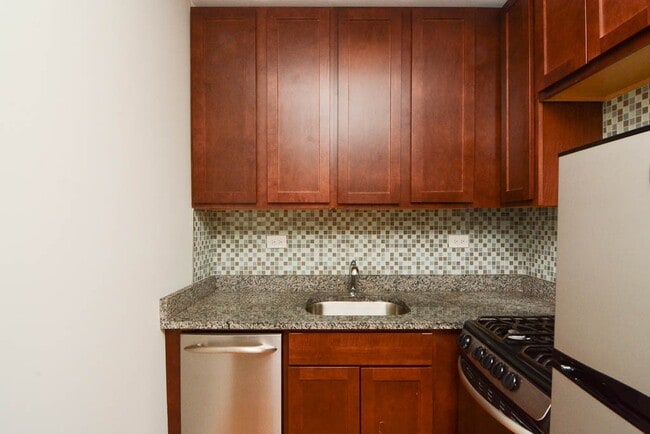 Photo - 562 W Arlington Unit 705