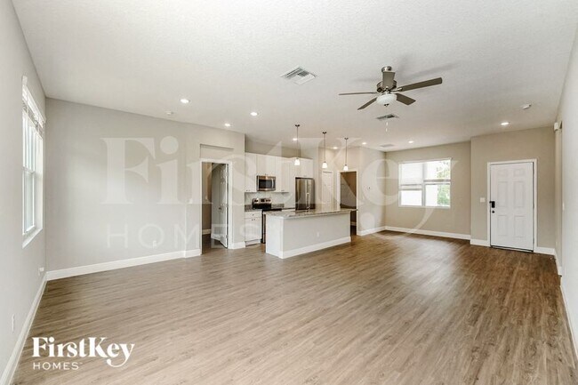 Photo - 612 Reading St SE