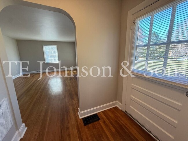 Photo - Charming 2BR Home Near Silas Creek Pkwy with Hardwood Floors & Carport