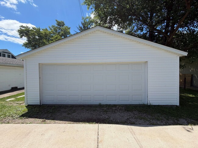 Photo - 2758 Bellevue Ave