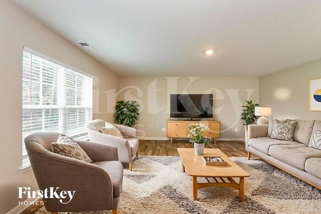 Photo - 487 Lochalsh Dr