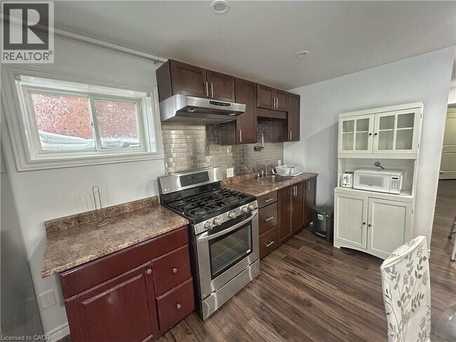 Photo - 921 Audrey Pl