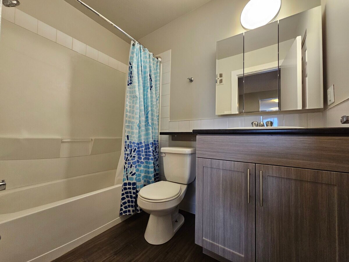 Photo - 10849 117 St NW