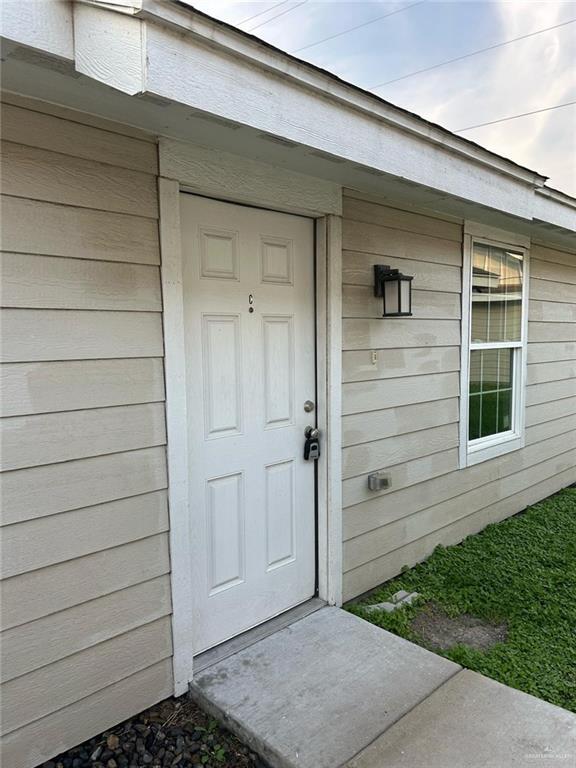 Building Photo - 7 Multi National Unit C