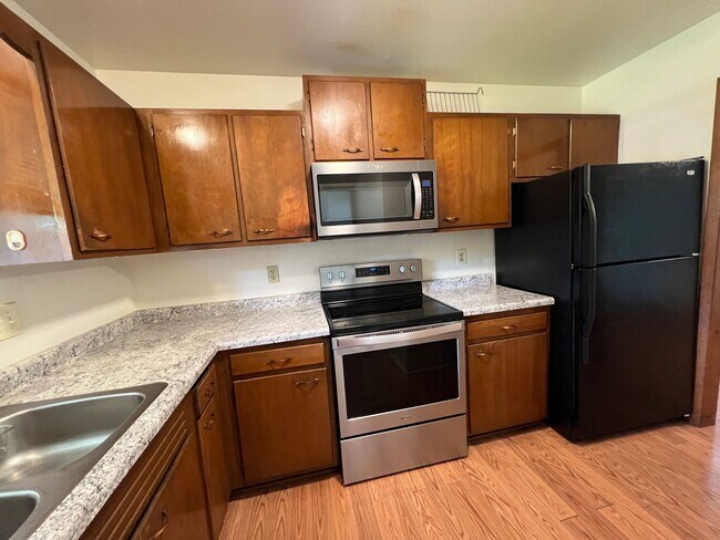 Photo - 3 Bedroom home with garage, laundry and fenced yard!