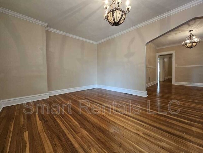 Photo - 5065 Lindenwood Ave