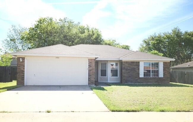 Building Photo - 1910 Fleetwood Dr Rental