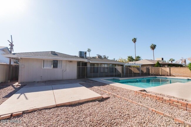 Photo - 320 E Ellis Dr