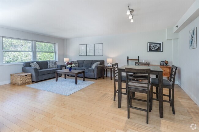 Building Photo - 1600 Beacon St Unit 703 Rental