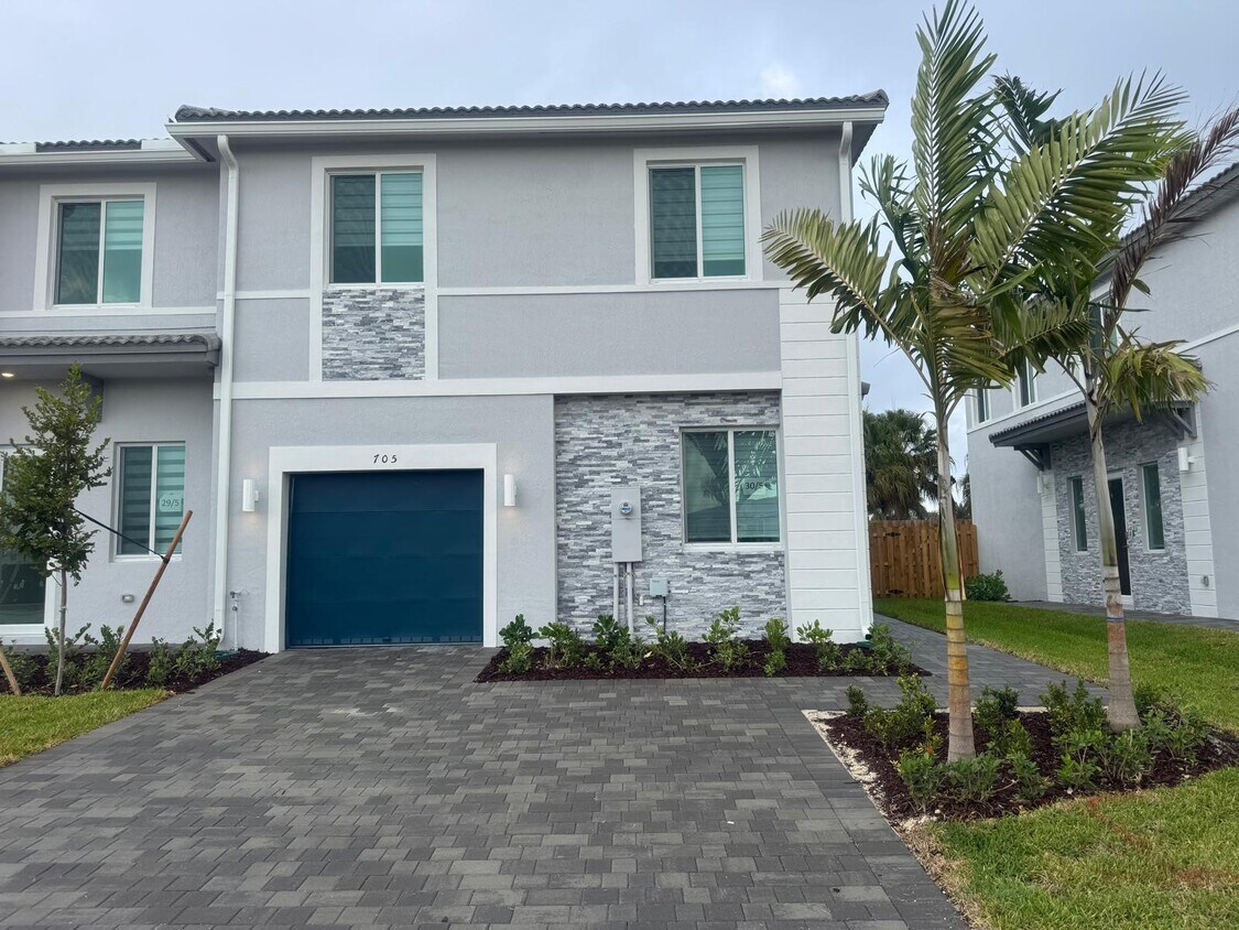 Photo - 705 SE 13th Street Cir (Homestead, FL)