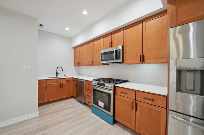 Photo - 1635 W Warren Blvd Unit 1