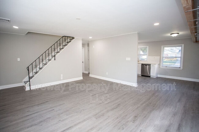 Photo - 48 Sandstone Ln